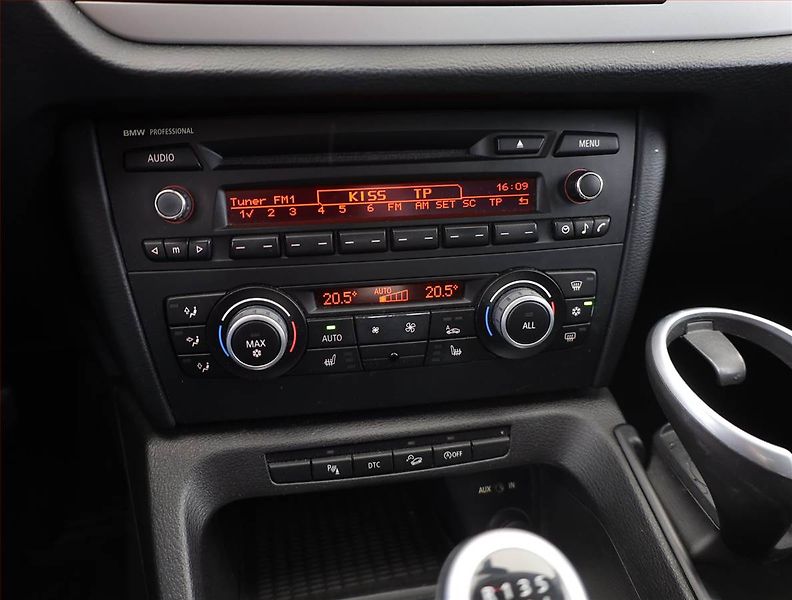 BMW X1 (2010) xDrive20d, 4X4, Serv.kniha - fotka 10 z 15