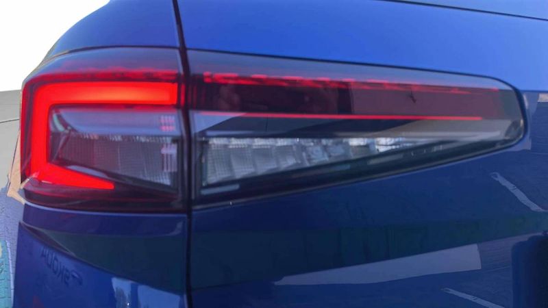 Škoda Superb Combi Selection 2,0TDI 110kW D - fotka 28 z 29
