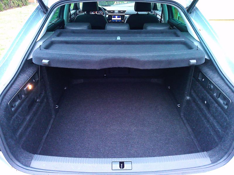 Škoda Superb 2.0 TDi Style 4x4 - fotka 21 z 22