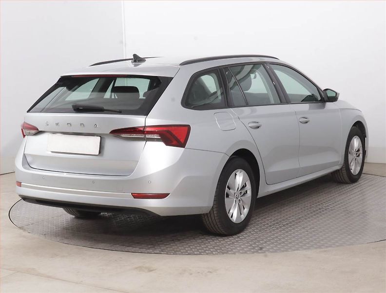 Škoda Octavia (2023) Ambition 2.0 TDI, ČR,1.maj - fotka 5 z 15