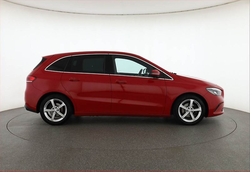 Mercedes-Benz Třídy B (2019) B 180 d, Automat, Kůže, Navi - fotka 6 z 18
