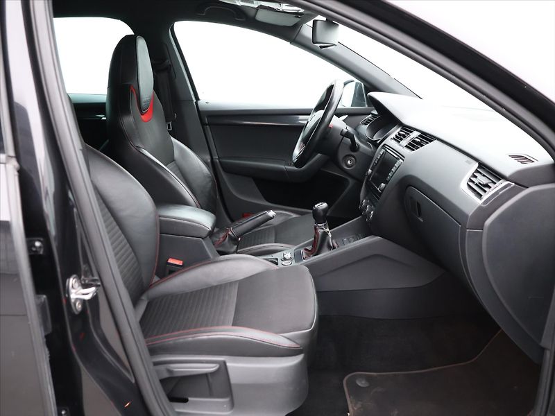 Škoda Octavia 2,0 TDI 135kW RS Xenon Navi - fotka 11 z 30