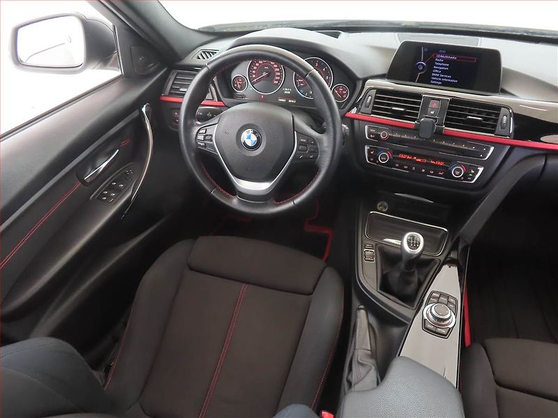 BMW Řada 3 (2012) Sport Line 320 d, Navi - fotka 7 z 14