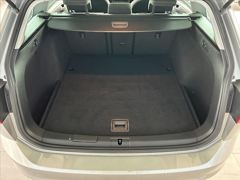 Volkswagen Golf 1,4   TSI 92kW,ALLSTAR,SERVISK - fotka 25 z 28