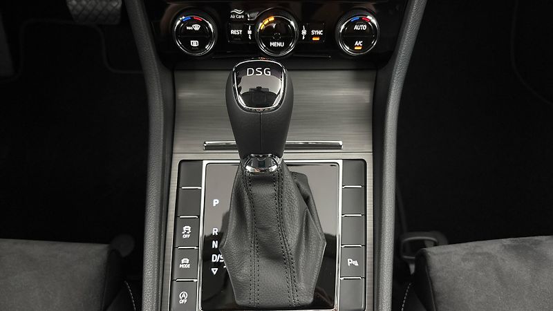 Škoda Superb 2.0 TSI DSG Style - fotka 24 z 28