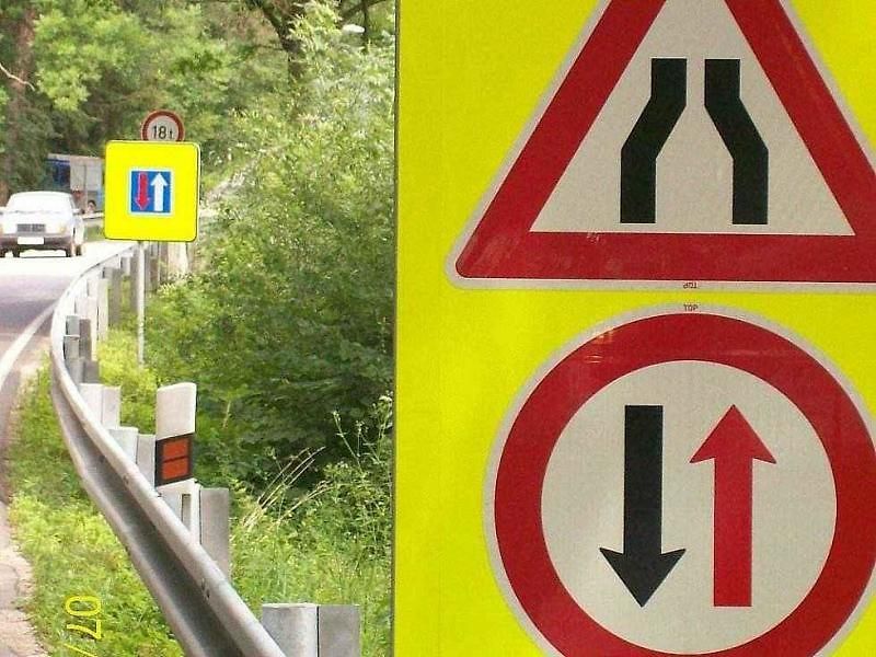 Kuriózní a vtipné značení na českých silnicích.