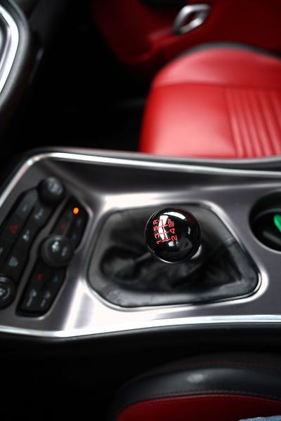 Dodge Challenger 5.7L V8 Hemi/Shaker/kůže/375 P - fotka 40 z 41