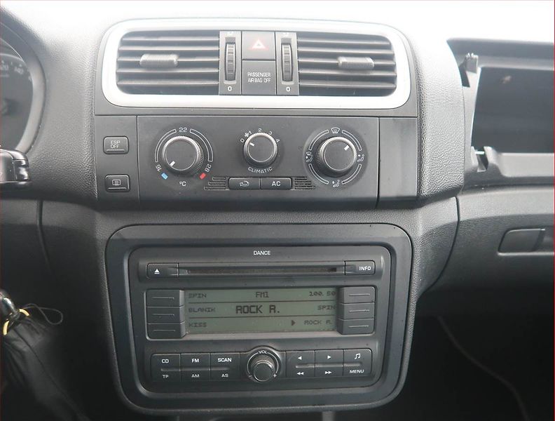 Škoda Fabia (2008) 1.4 16V, po STK, udržované - fotka 12 z 14
