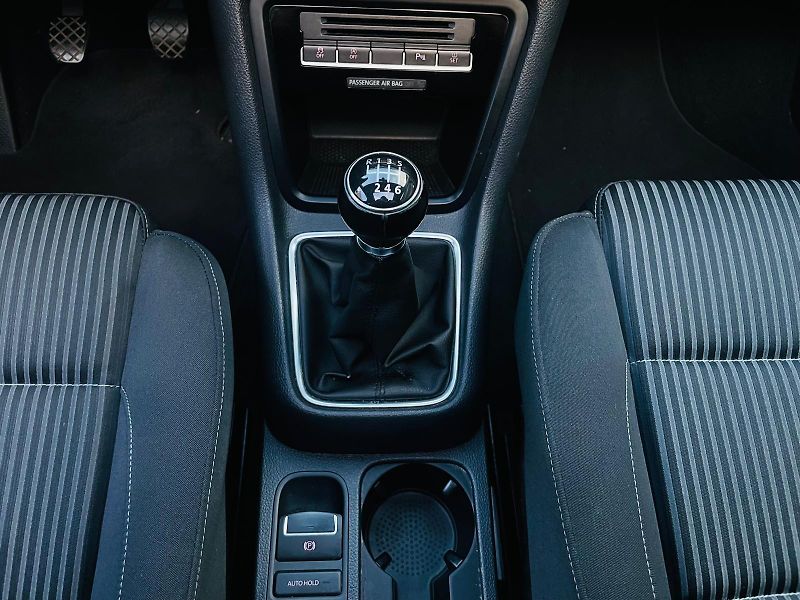 Seat Alhambra 2.0TDI MANUÁL SERVISKA TAŽNÉ - fotka 39 z 51