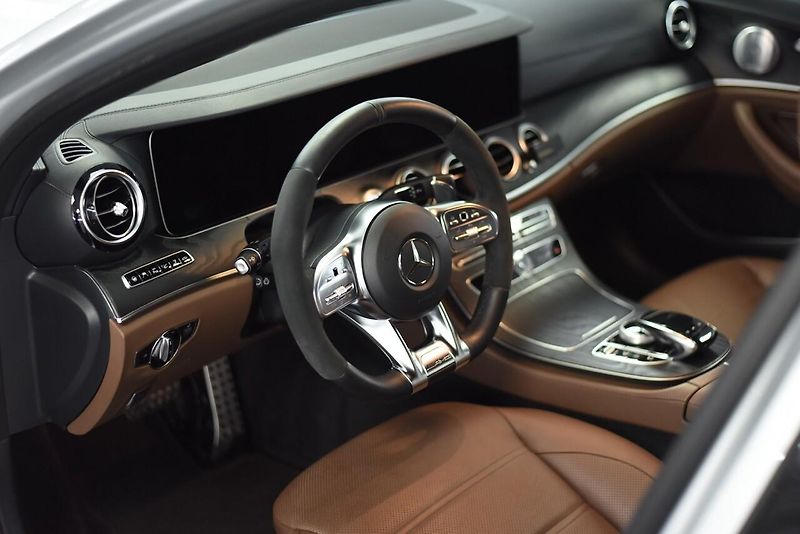 Mercedes-Benz Třídy E E53 AMG - fotka 9 z 22
