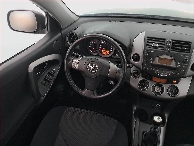 Toyota RAV4 (2006) 2.2 D-4D, 4X4 - fotka 7 z 17