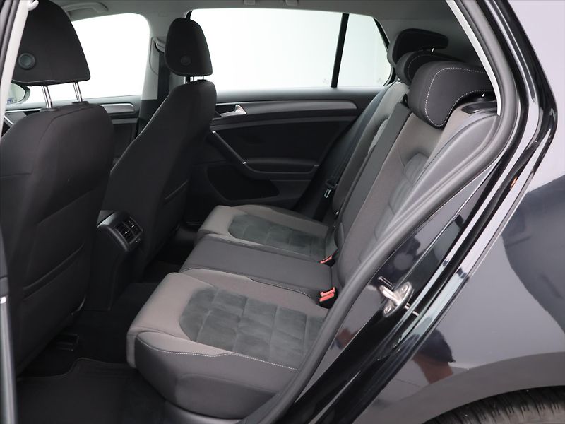 Volkswagen Golf 1,4 TSI 92kW CZ Comfortline - fotka 14 z 30