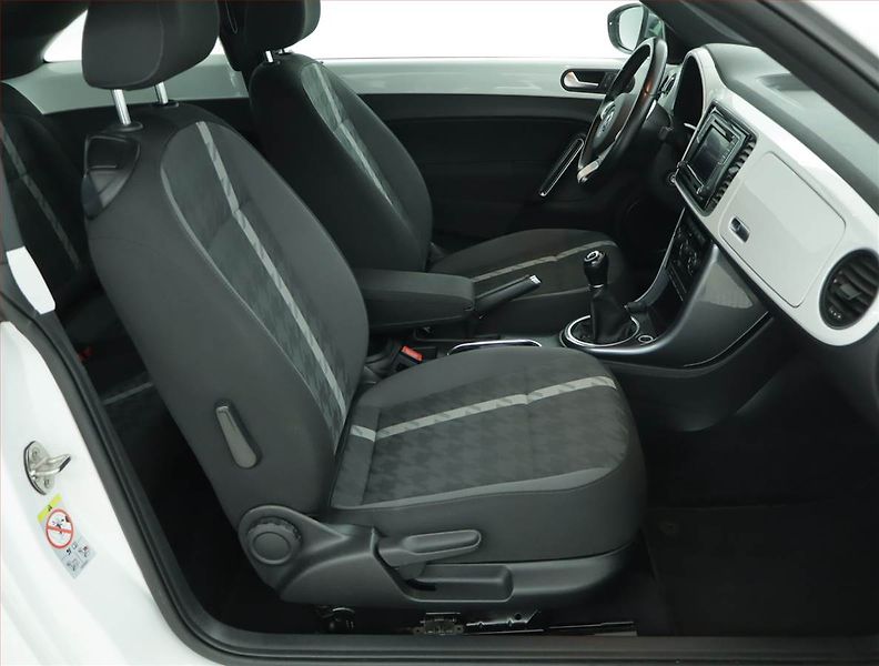Volkswagen Beetle (2018) 1.2 TSI, Navi, Tempomat - fotka 9 z 15