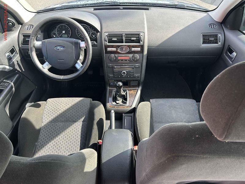 Ford Mondeo (2004) 1.8 16V, AC, výhřev sed - fotka 8 z 16