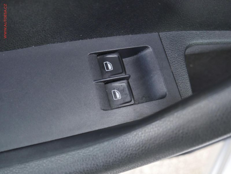 Škoda Octavia (2013) 1.6 TDi, ČR, AC, výhřev sed - fotka 12 z 18