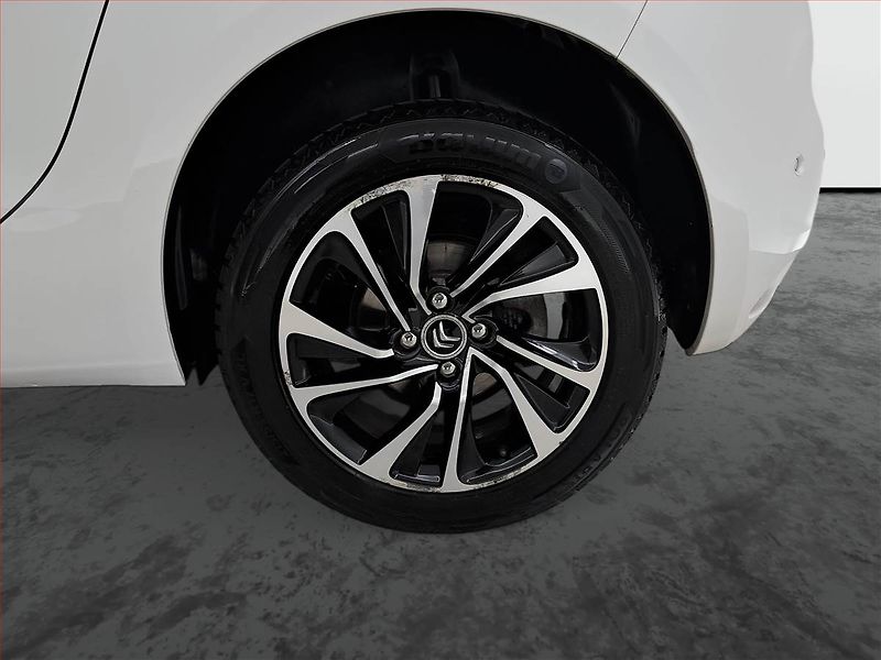 Citroën DS4 (2013) 1.6 e-HDi, ČR,1.maj - fotka 15 z 19