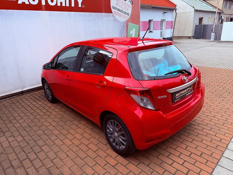 Toyota Yaris 1.33 Dual VVT-i Active, ČR - fotka 8 z 21
