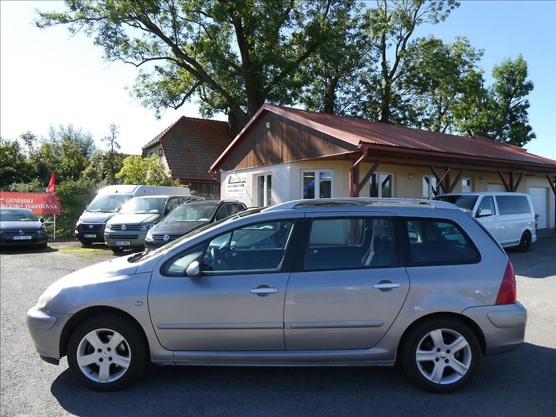 Peugeot 307 1,6 16V 80kW SW 7.míst,PANORAM - fotka 4 z 36
