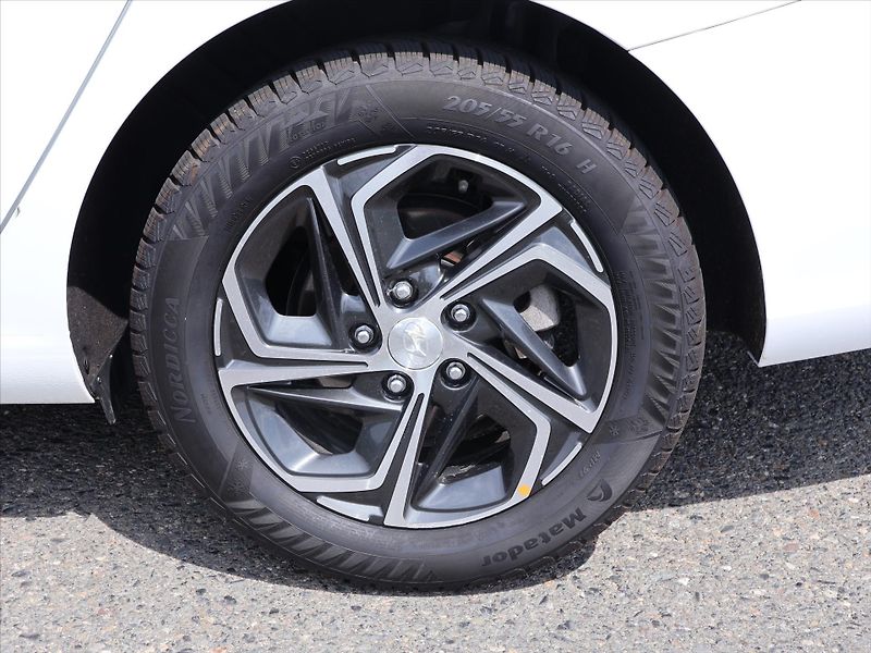 Hyundai i30 1,0 T-GDI 88kW Smart 1.Maj DPH - fotka 24 z 31