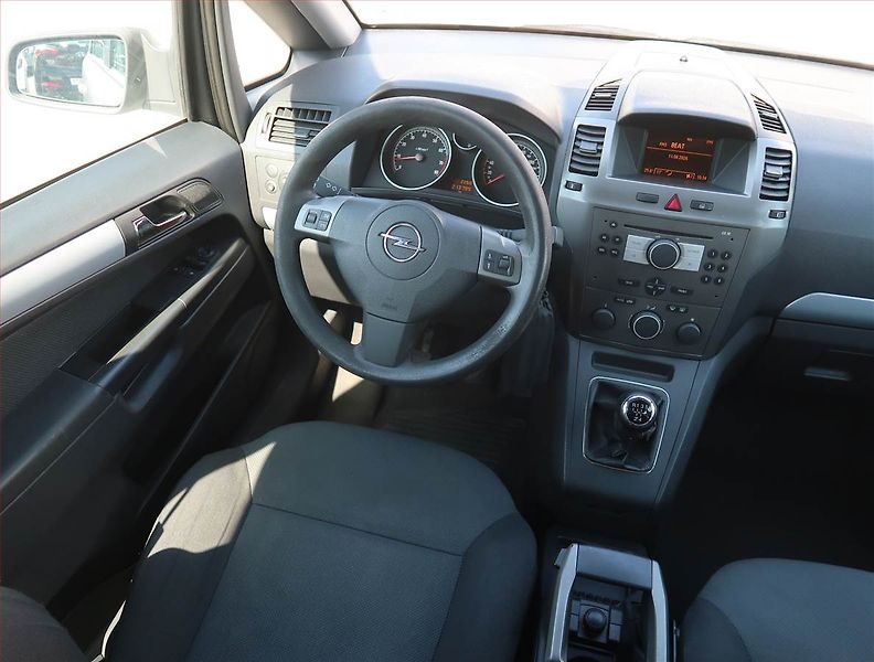 Opel Zafira (2006) 1.6, 7 míst, jezdí dobře - fotka 7 z 18