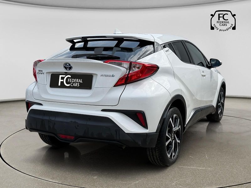 Toyota C-HR 1.8 Hybrid 90kW E-CVT Dynamic - fotka 5 z 22
