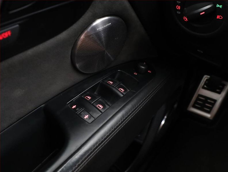 Audi Q7 (2009) S-Line 4.2 FSI , 4X4, Automat - fotka 15 z 17