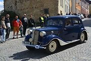 Automobiloví a motocykloví veteráni se vydali v neděli na tradiční jízdu Ze zámku na hrad. Start byl na Horním náměstí v Přerově, kde si lidé užili bohatý program.