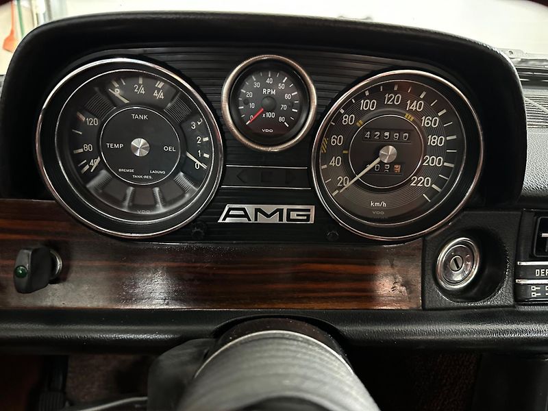 Mercedes-Benz 115 (1973) 114 280E AMG - fotka 20 z 28