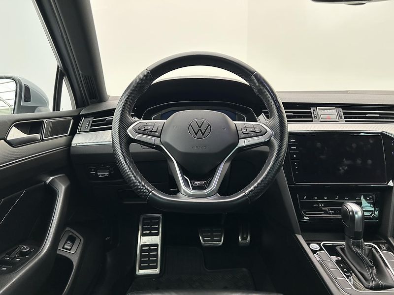 Volkswagen Passat 2.0 TDI 4x4 R-Line - fotka 30 z 31