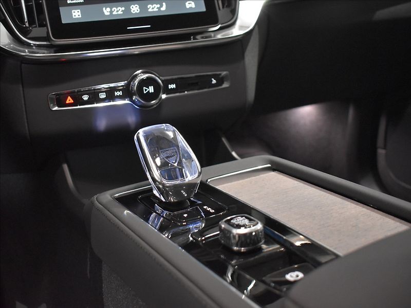 Volvo XC90 (2026) 2,0 B5  Ultra Bright - fotka 32 z 46