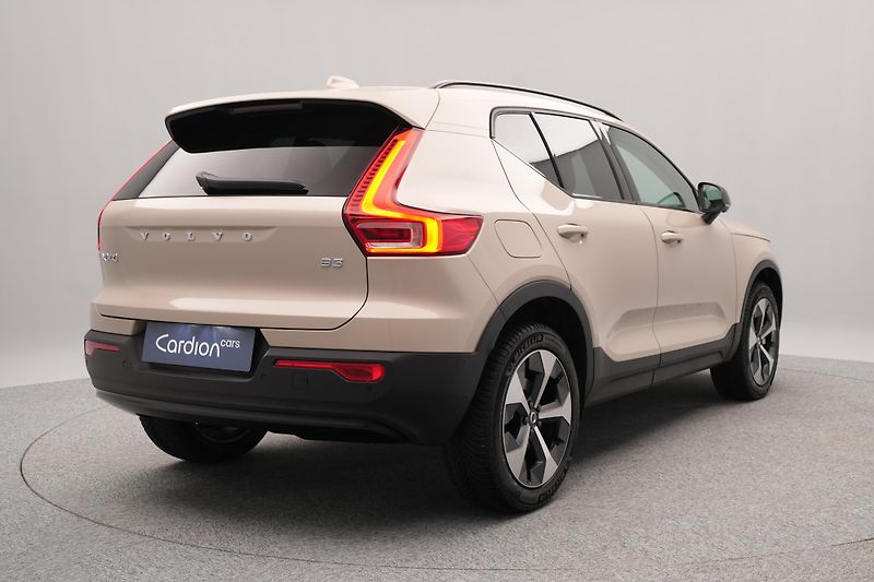 Volvo XC40 (2026) B3 AUT DARK ULTRA - fotka 10 z 21