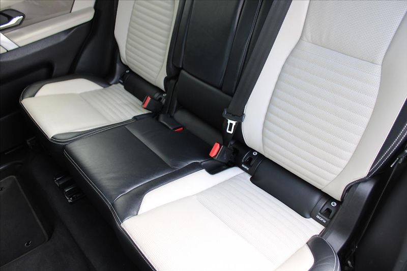 Land Rover Discovery Sport 1,5 P300e  A/T,4x4,R-DYNAMIC S - fotka 30 z 39