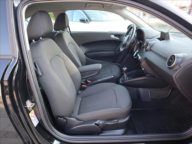 Audi A1 1,2 TSi MMI Výhřivané sedadla - fotka 8 z 26