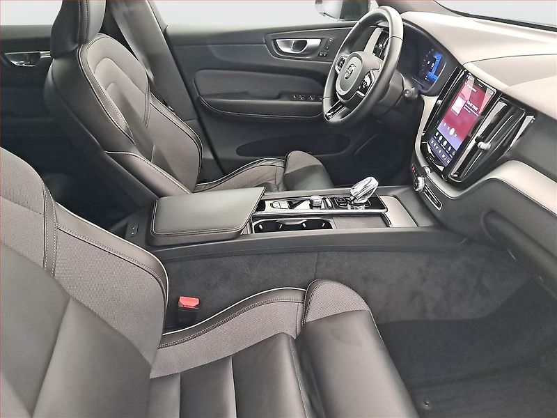 Volvo XC60 (2023) B4 AWD - fotka 9 z 17