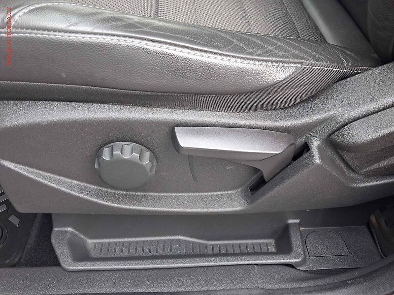 Ford Kuga (2016) 1.5 EB, Titanium, navi - fotka 14 z 19