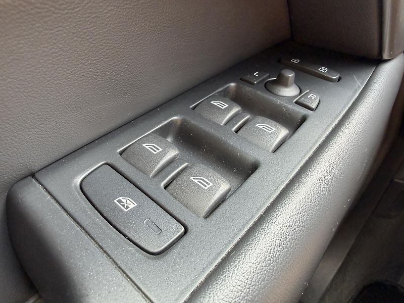 Volvo XC70 2.4 D4 4X4 MANUAL SERVISKA - fotka 13 z 45