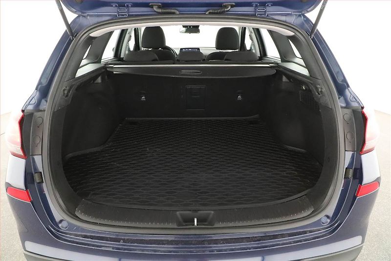 Hyundai i30 (2018) 1.6 CRDi, Automat, Tempomat - fotka 11 z 20