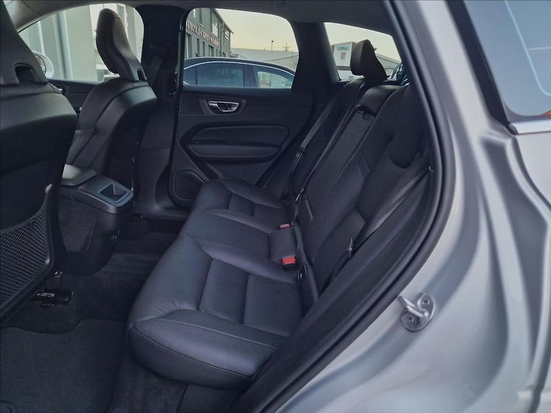 Volvo XC60 B5 AWD Momentum Pro,ČR,1.Maj. - fotka 17 z 50