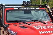 Jako simulační vozidlo slouží běžný Jeep Wrangler ovšem se zakrytými okny.