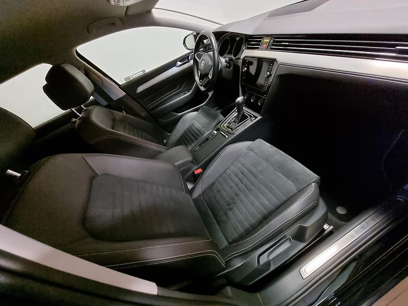 Volkswagen Passat Variant (2020) 2,0Tdi DSG 140kW Elegance ČR  - fotka 31 z 36