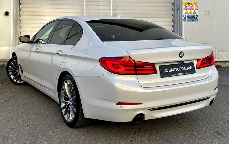 BMW Řada 5 (2016) G30 XDRIVE SPORT-LINE SEDAN CZ - fotka 6 z 41
