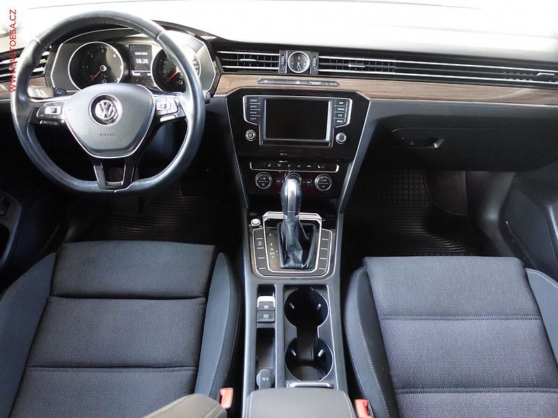 Volkswagen Passat (2015) 2.0 TDi, DSG, park.asist - fotka 8 z 21