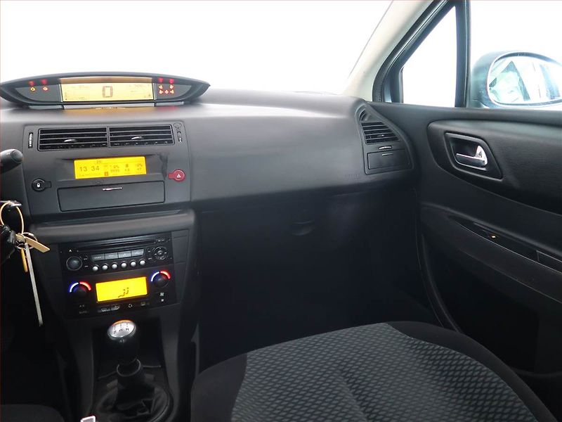 Citroën C4 (2006) 1.6 HDi, po STK, Klima - fotka 8 z 15