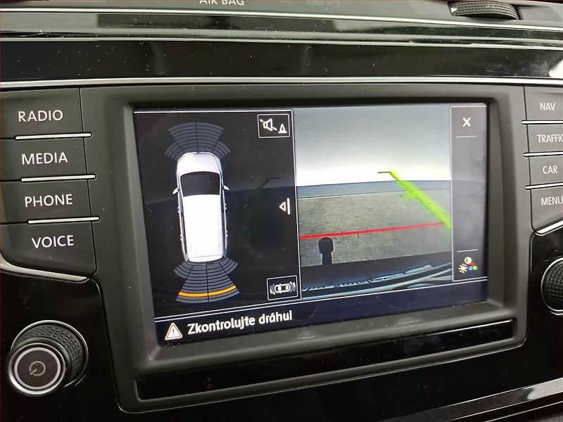 Volkswagen Touran (2018) 2.0 TDI, Serv.kniha, Navi - fotka 15 z 19