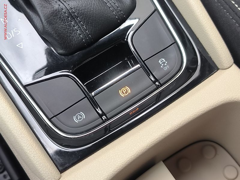 Škoda Karoq (2018) 1.5 TSi, Style, DSG, panor - fotka 18 z 26