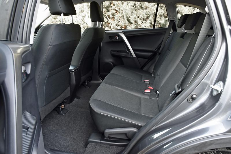 Toyota RAV4 2.2 D4-D AWD,XENONY,KAMERA,ČR - fotka 35 z 49