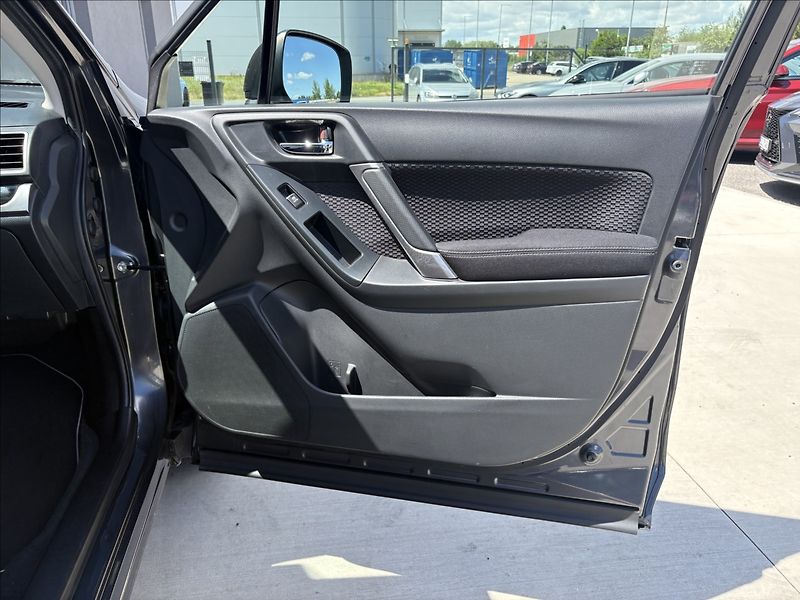Subaru Forester 2,0 110 kw ČR 1 majitel servis - fotka 28 z 37