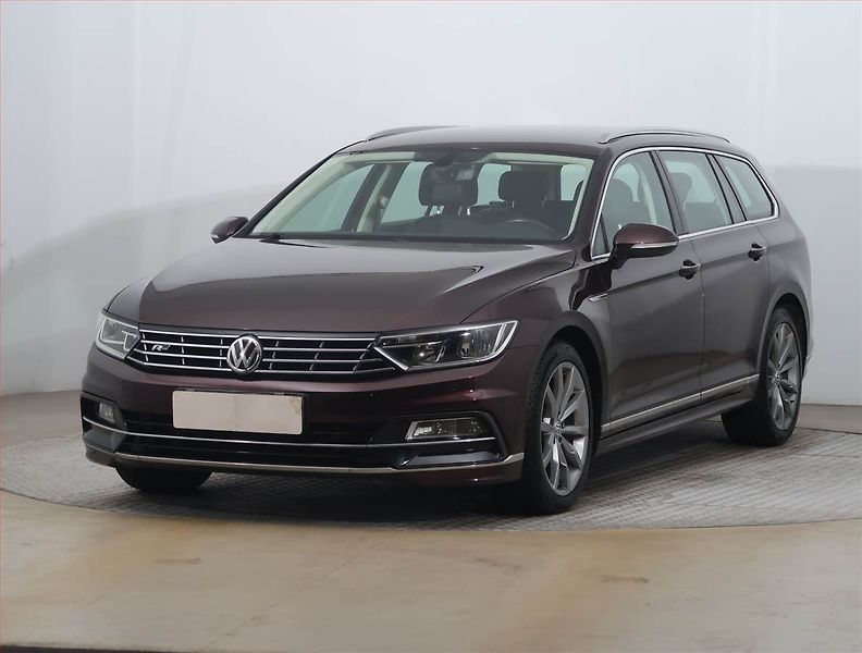 Volkswagen Passat (2018) R-Line 2.0 TDI, 4X4, Automat - fotka 2 z 21