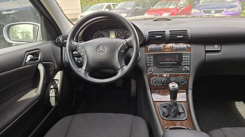 Mercedes-Benz Třídy C MERCEDES BENZ C180 AVANTGARDE - fotka 16 z 29