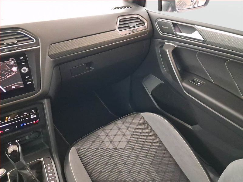 Volkswagen Tiguan (2024) 2.0 TSI - fotka 8 z 22